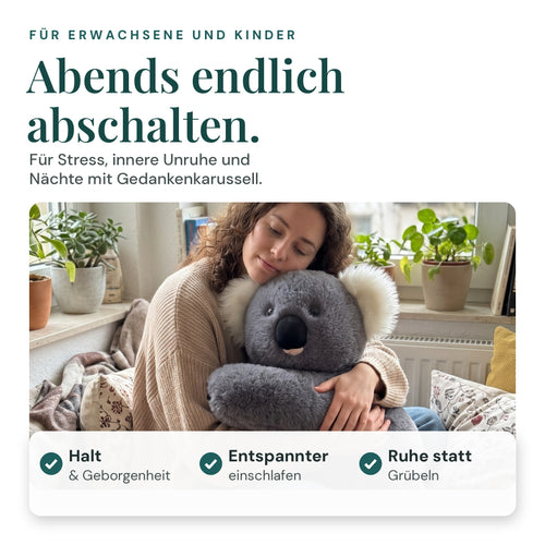 Frau umarmt das Gewichtskuscheltier Koala: abends endlich abschalten