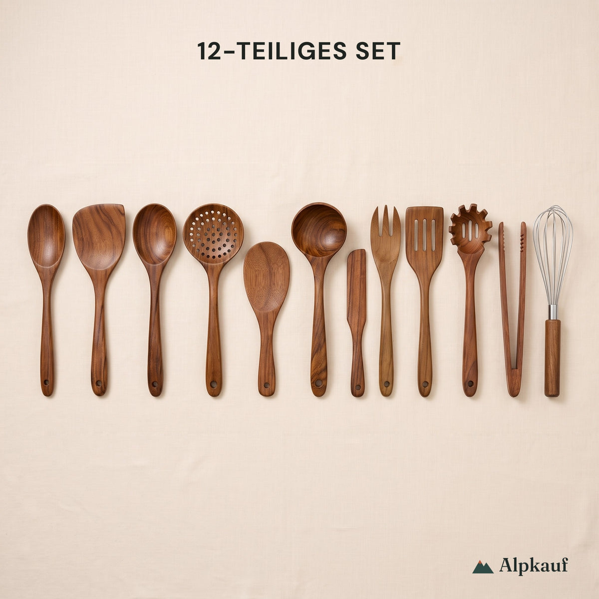 Alle 12 Teile des Teakholz-Sets nebeneinander